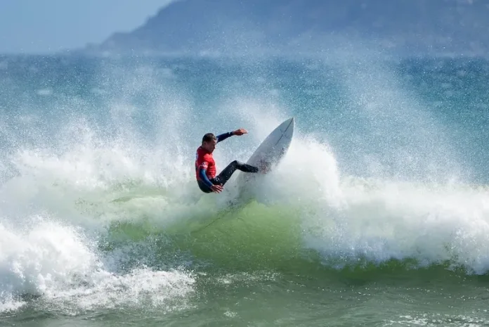Roxy Davis and Clinton Gravett Win The Premier Over 35 Divisions at the 2025 SA Masters Surfing Champs