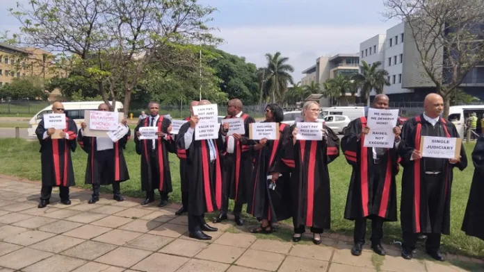 Magistrates protest outside court, demanding higher wages