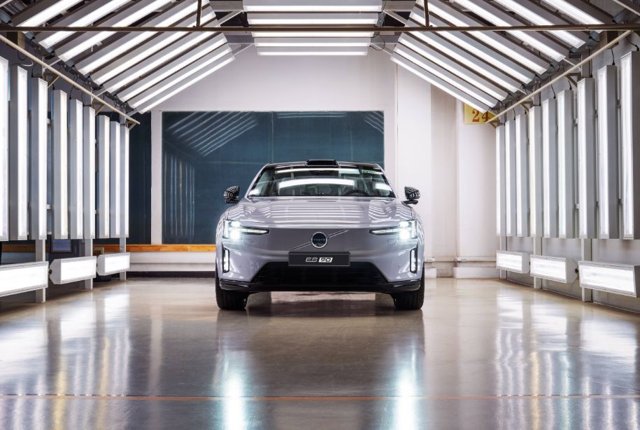 Volvo Cars starts production of the new fully electric Volvo ES90