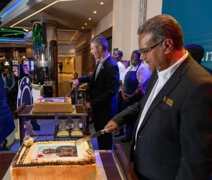 New GM, Bryan O’Connor, and retiring GM Ruben Gooranah, cutting their respective King of Diamonds and King of Hearts cakes.