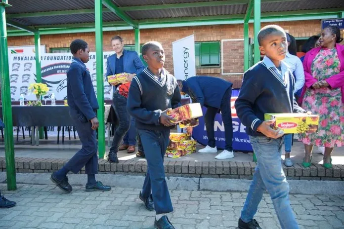 Engen Thorntree ZZ Convenience Centre supports Siqobile Primary School with 100 pairs of school shoes
