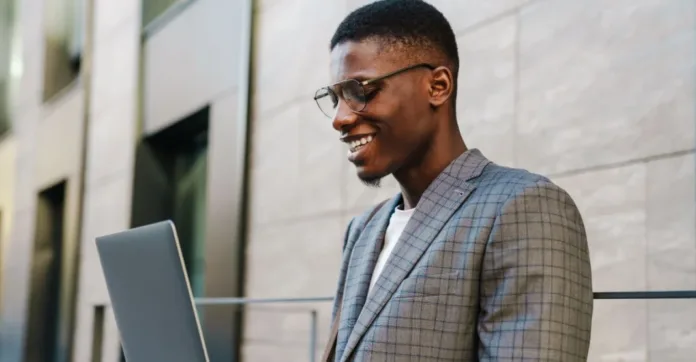 BOOTSTRAPPING VS VENTURE CAPITAL: CHOOSING THE RIGHT PATH