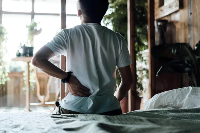 8 Everyday Habits That Can Damage Your Spine